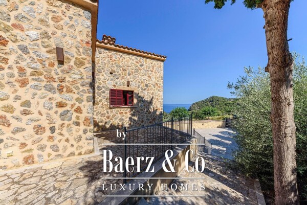 photo 9 Impressive Mansion with guest house, pool and sea views in Estellencs