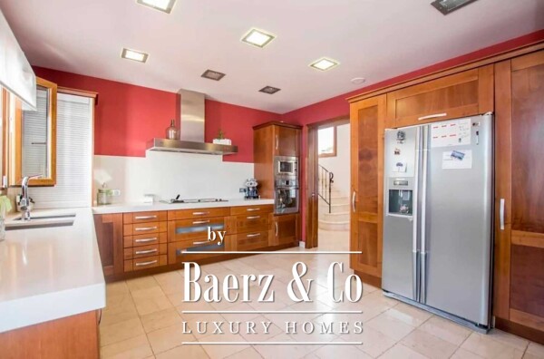 photo 10 VILLA WITH INTERIOR SWIMMING POOL IN SON BLANC