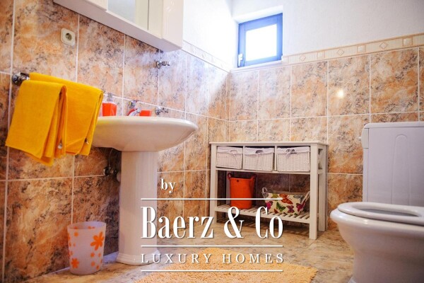 photo 2 Okrug Gornji, Beautiful house, second row to the sea