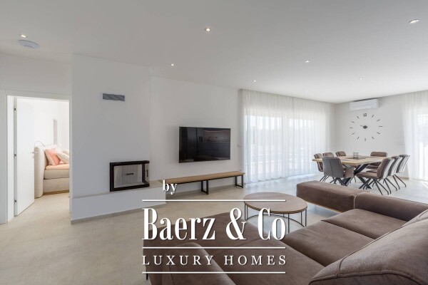 photo 7 Poreč, an impressive villa with a swimming pool in a quiet place