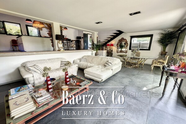 photo 3 Contemporary villa with views of the vineyards and pool