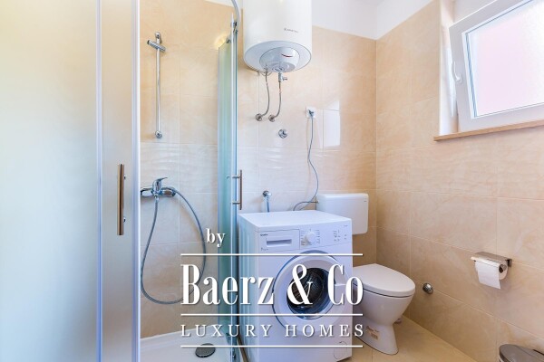 photo 6 Istria, Medulin, large detached house with 7 apartments 100 m from the sea