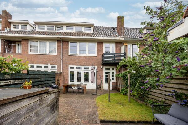 photo 15 Dr. P.J.H. Cuypersplein 45