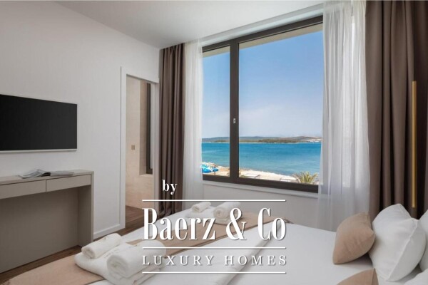 photo 3 Pašman, Tkon, beautiful villa with pool, first row by the sea