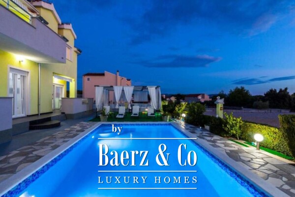 photo 2 Šibenik area, house with swimming pool, 6 rooms on two floors, 285 m2