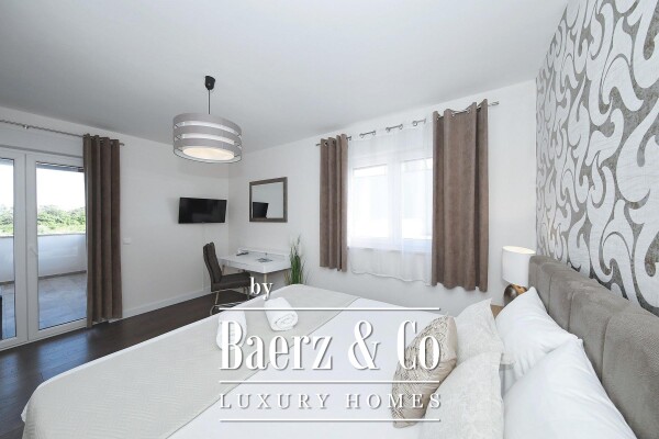 photo 10 Nin, Zaton, a complex of three modern villas with swimming pools in an excellent location