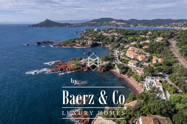 photo 2 Agay, second line facing the sea…