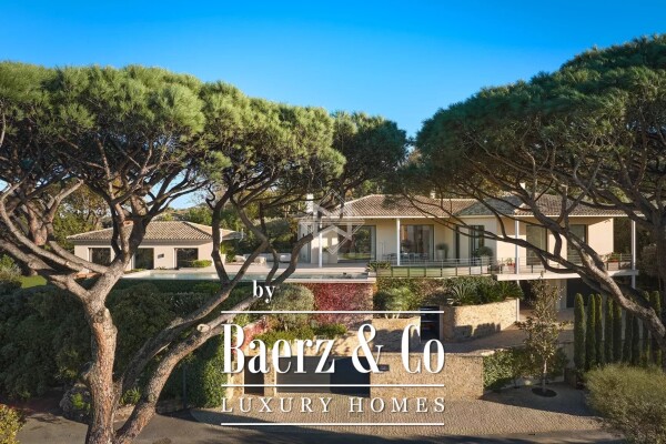 photo 2 Sea view within walking distance of the village of Saint-Tropez