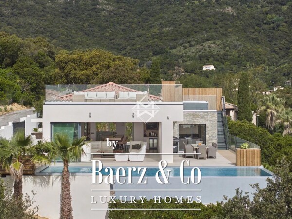 photo 4 Luxury - New contemporary villa in Cavalaire-sur-Mer