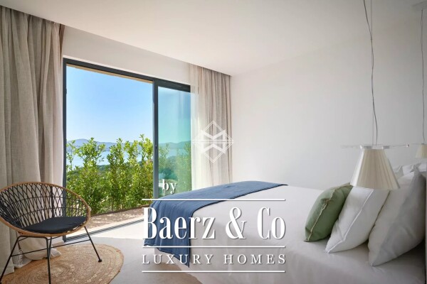 photo 12 Superb contemporary villa with panoramic sea view