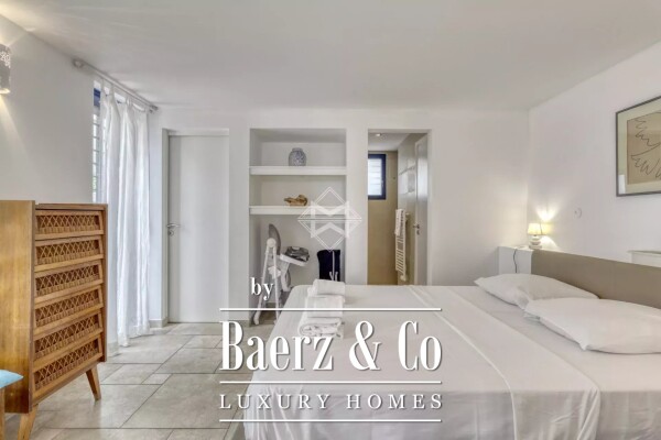 photo 12 Waterfront, renovated villa with direct access to the sea