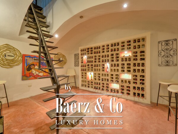 photo 2 Villa Rosa - Perfection in Santa Ana district, 3 bedroom + garage