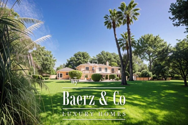 photo 3 ESTATE PROPERTY IN THE HEART OF A LANDSCAPED PARK