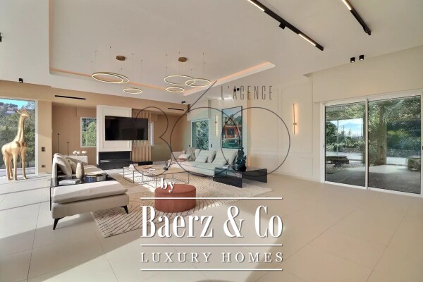 photo 3 CONTEMPORARY VILLA WITH UNOBSTRUCTED VIEW