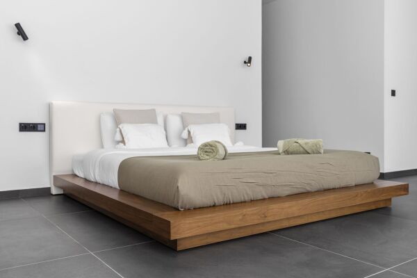 photo 13 Crown West 207