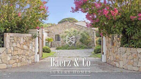 photo 13 Charming villa in a private Estate