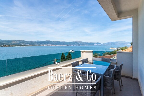 photo 2 Čiovo, Arbanija, apartment house with swimming pool, 1st row to the sea