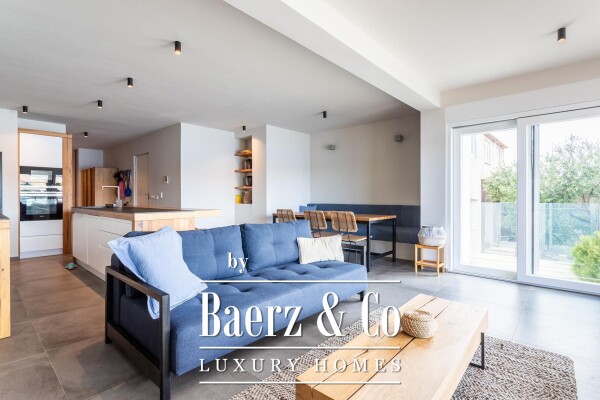 photo 5 Žaborić, beautiful three-bedroom apartment right on the beach, Net Usable Area 121.99 m²