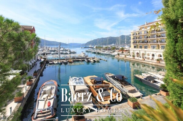 photo 2 Spacious Apartment with a Sea View in Tivat