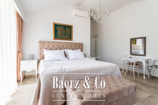 photo 6 Mimice, jedinstvena vila s bazenom i idiličnom okućnicom