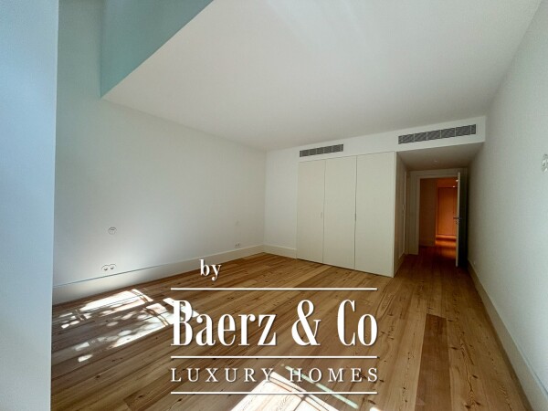 photo 32 A beautiful  three bedroom  with views of Bolhão Market