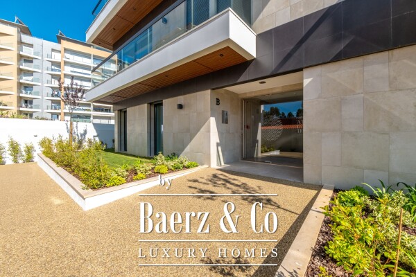 photo 8 4 bedroom flat with private garden, in Parede