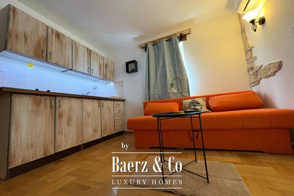 photo 8 Karlobag, Cesarica, House with 6 Apartments, First Row to the Sea