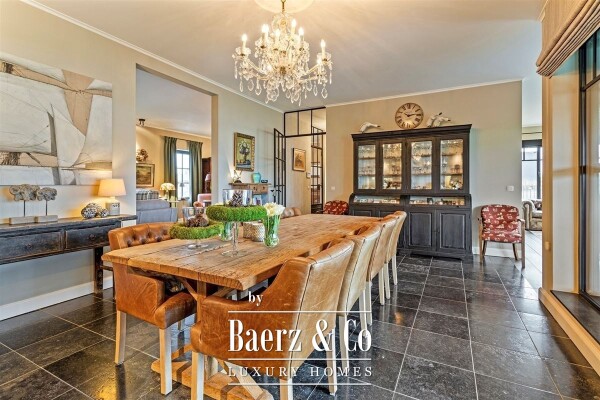 photo 5 Uitzonderlijke Duplex met zicht op kanaal, garage, carport en ruime (wijn)kelder!