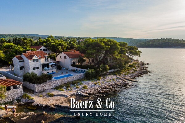 photo 3 Brač, Splitska, villa with pool first row to the sea, 180 m²