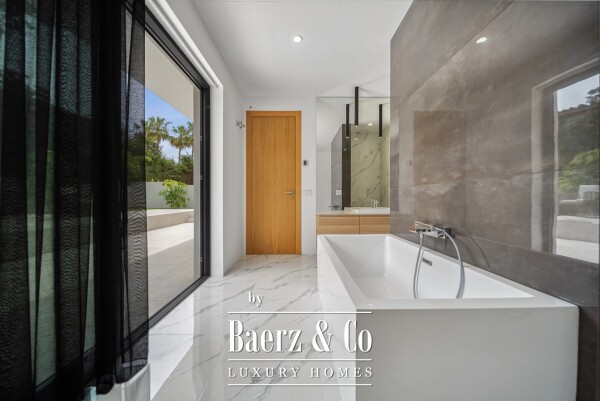 photo 25 Villa - Marbella East - Ref: 8693