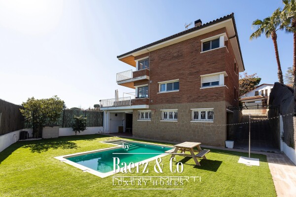 photo 1 Independent house with a pool, garden, and large terraces in La Plana – Bellsoleig
