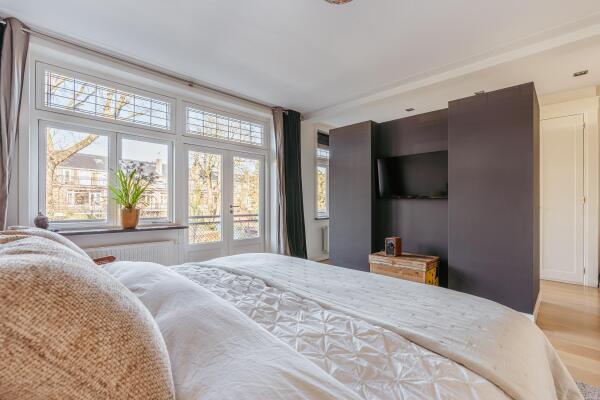 photo 26 Diepenbrockstraat 18