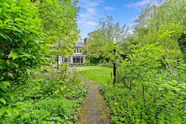 photo 24 Charlotte de Bourbonstraat 24