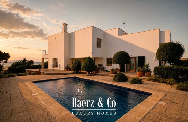 photo 2 SEAFRONT VILLA IN CIUTADELLA, MENORCA, WITH PRIVATE POOL AND EXPANSION POTENTIAL